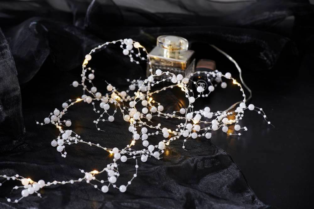 FÉNYFÜZÉR FEH.GYÖNGYSOR 3AA 20LED 1@